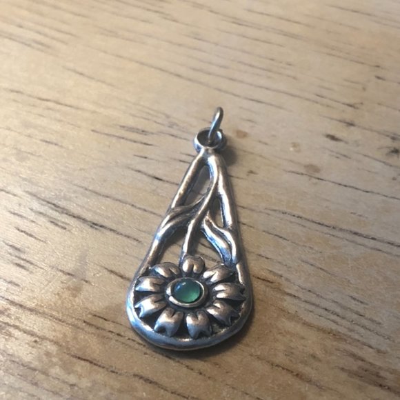 Sterling PIPIS Greek Chalcedony Flower Pendant - Picture 4 of 4